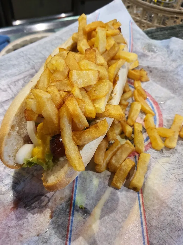 Sandwich Merguez Et Frites Fraîches